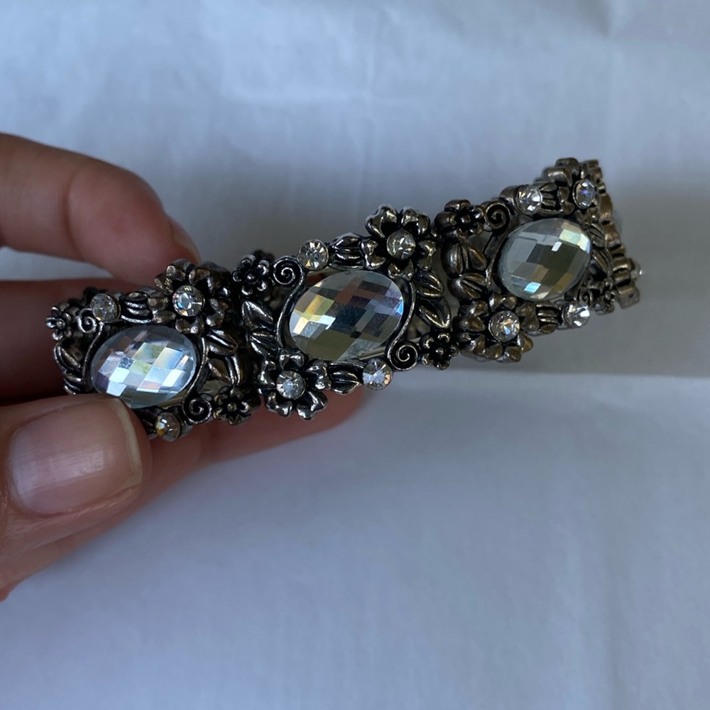 Pretty detailed silver glimmering bracelet